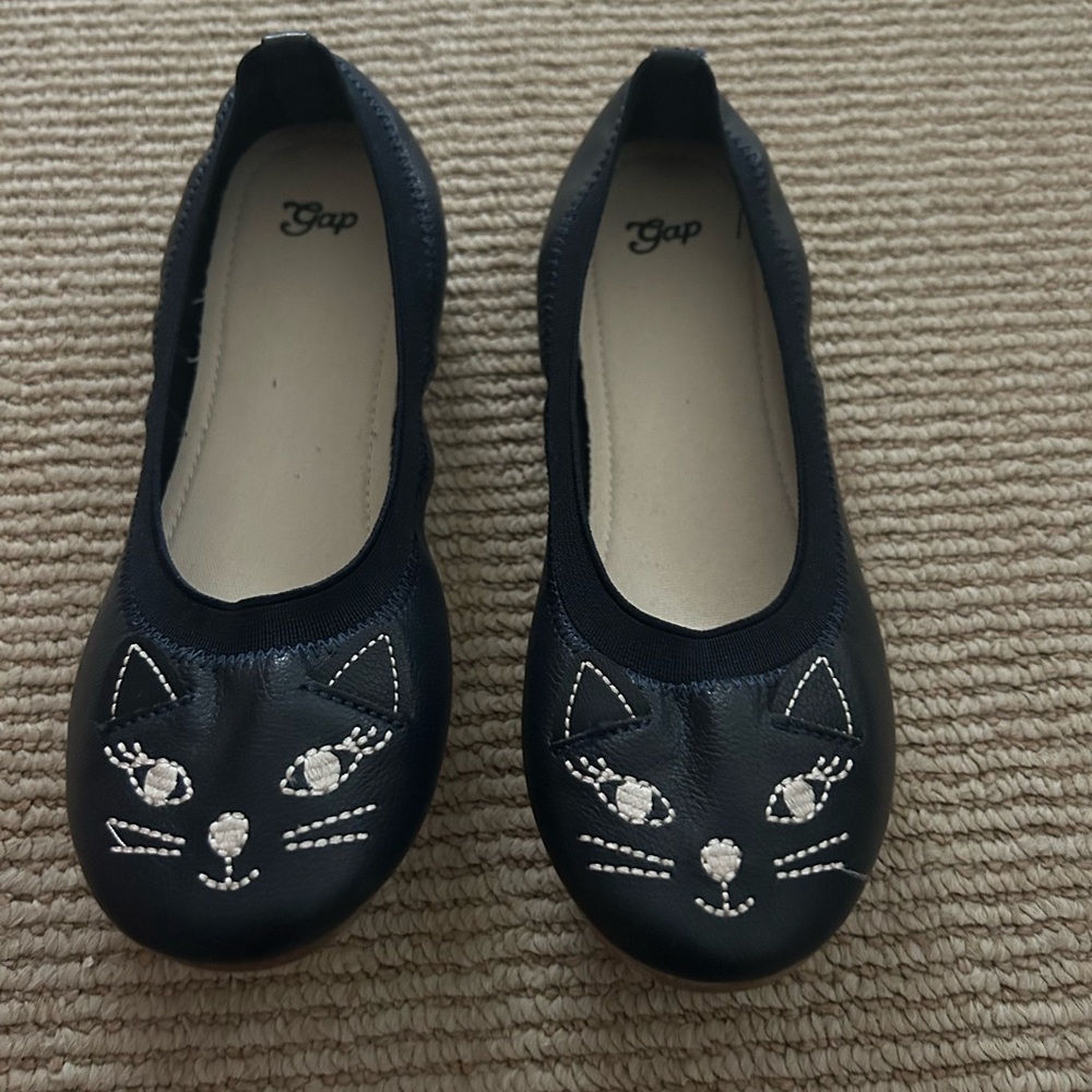 Gap Cat shoes size 2